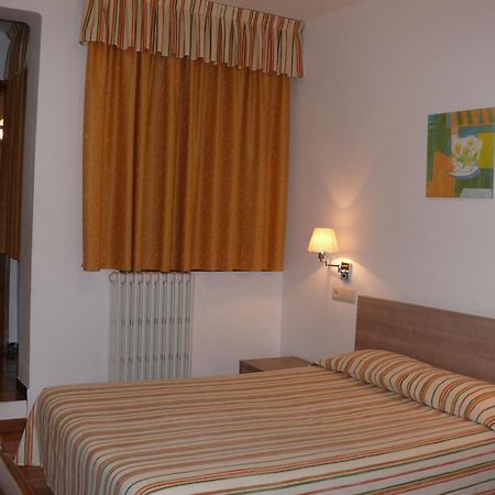 Hostal Muntanya Artesa de Segre Exterior foto